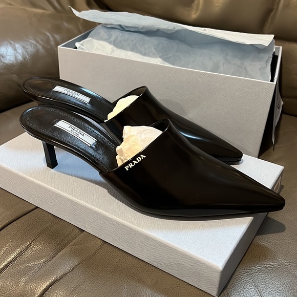 Prada Logo Pointed Mule - Color: Black, Size: 39.5 - Picture 2 of 5